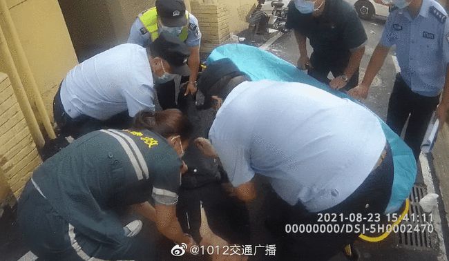 游客在卫生间抽烟引发火情，警惕与反思