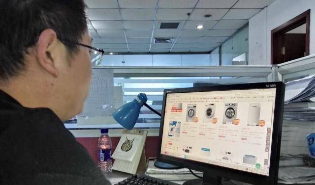 店主称学生集体网购衣服穿后退货事件引发的思考