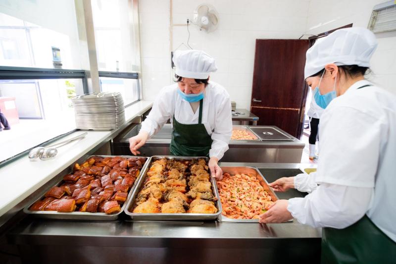 衢州市政府食堂开放，透明化管理，共创和谐餐饮环境