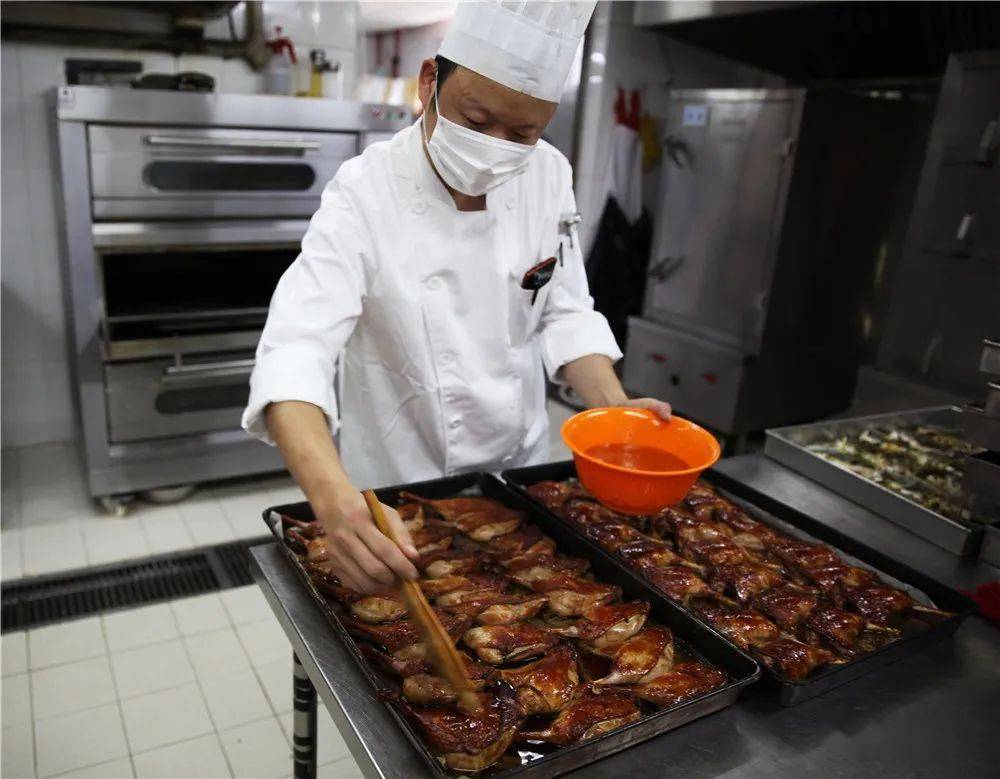 荣昌政府食堂米饭蒸出大爱，千余斤大米传递温暖力量