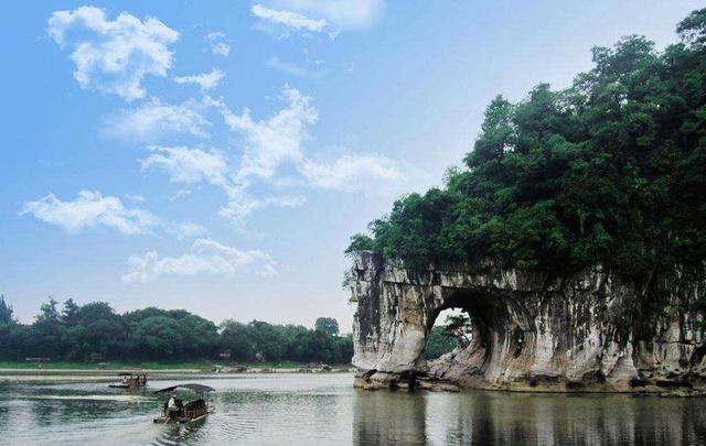 玩转漓江竹筏，你的漂流冒险之旅