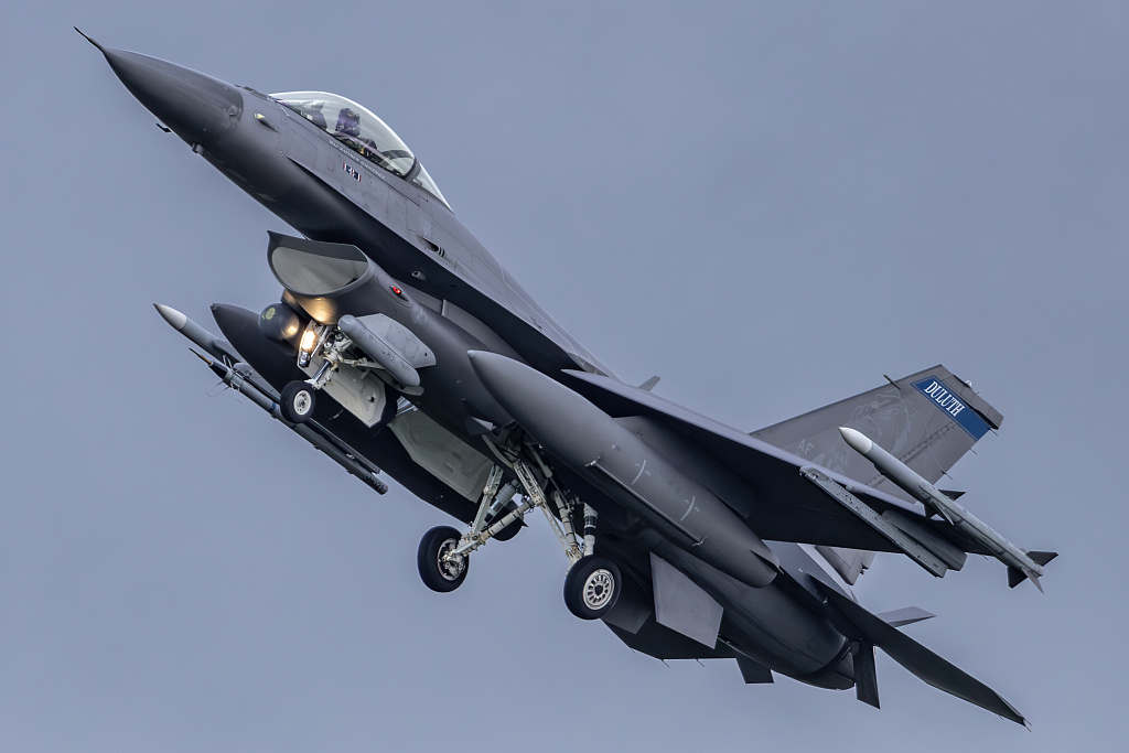 曝美军退役F-16战机正被运往乌克兰，重塑地区平衡的幕后动作？