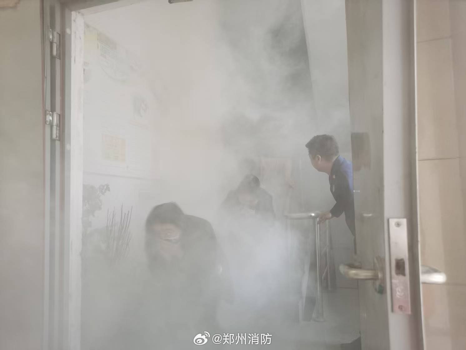 游客抽烟引发火灾，河南一景区卫生间惨遭波及