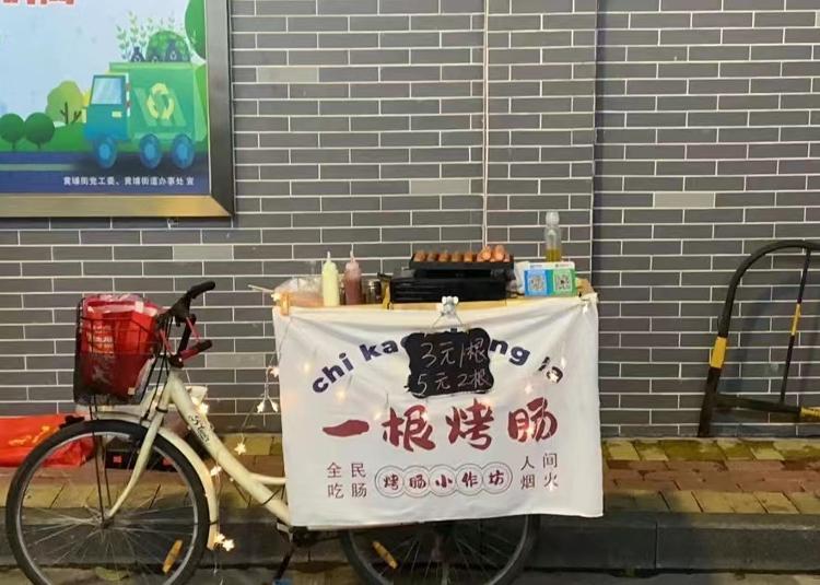 年轻人摆摊适合卖什么？热门小商品推荐
