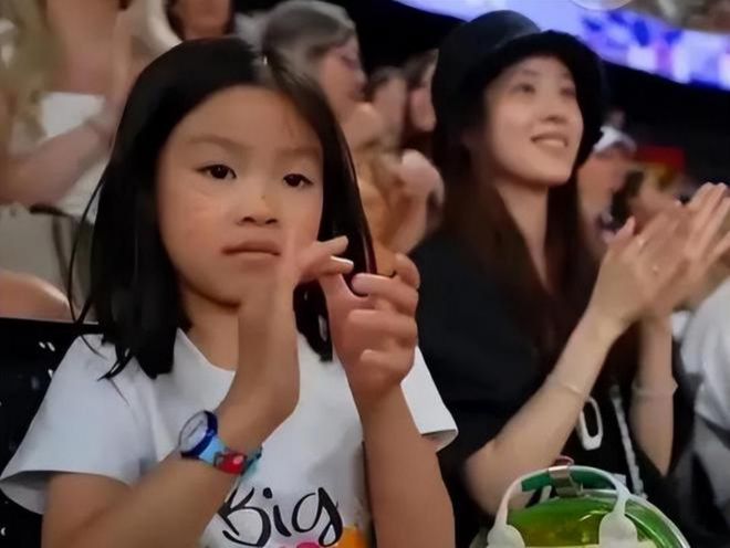 章泽天带8岁女儿伦敦追星之旅——揭秘一集的精彩瞬间