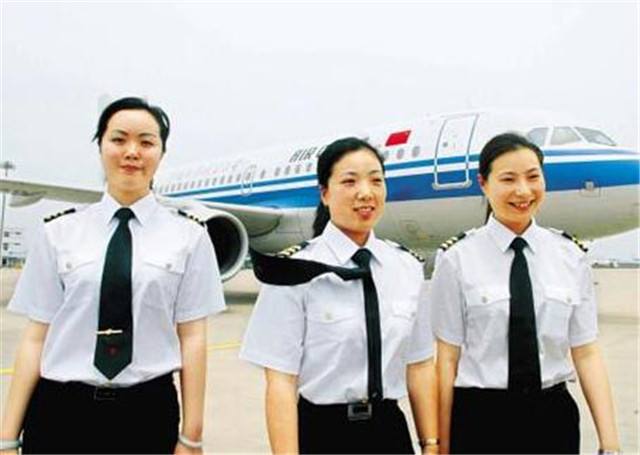 空姐误给3岁男童喝酒事件，国泰航空致歉的背后