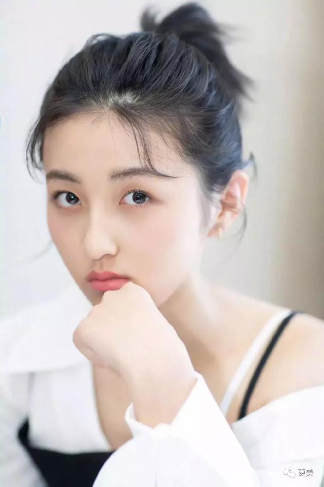 游客撞脸张子枫，一场意外的网红现象解析