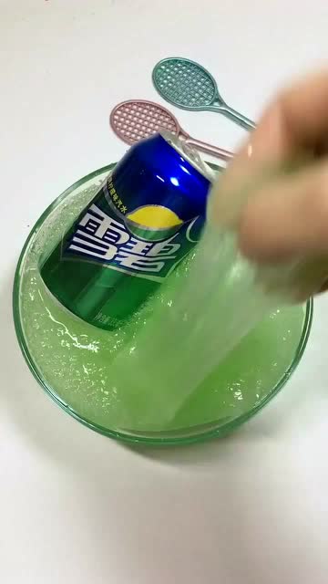 揭秘雪碧的制作过程，从原料到成品