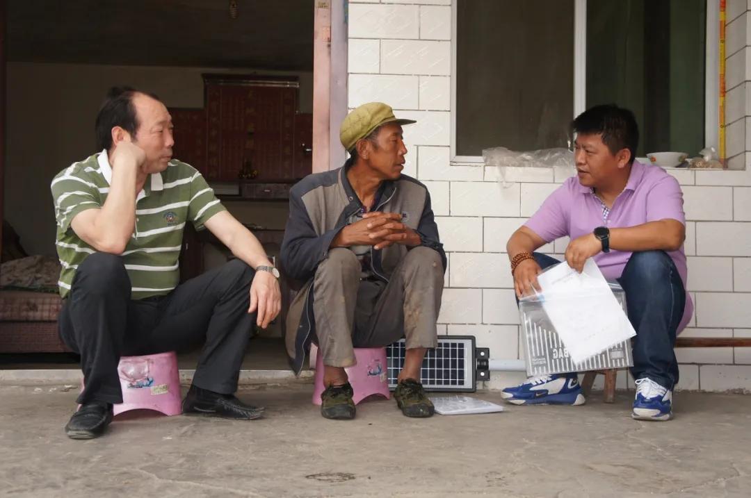 眼球缺失盲人办卡遭遇睁眼认证挑战