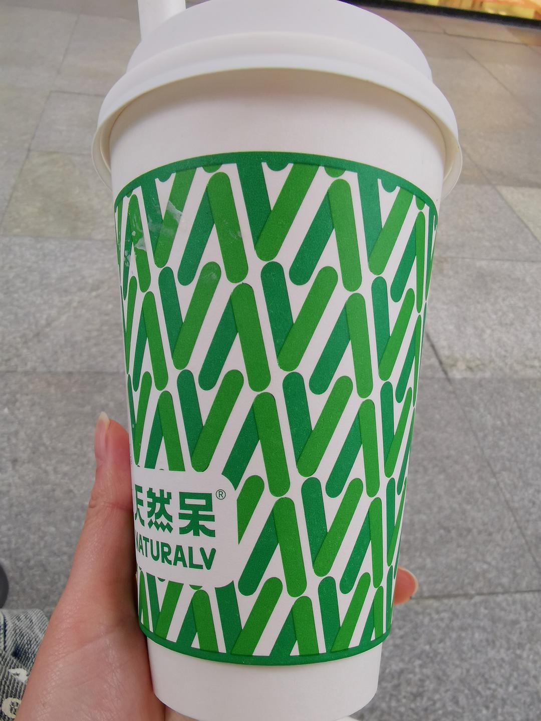 探究17元奶茶只有半杯背后的真相与反思
