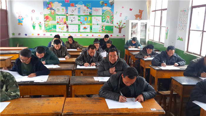 哈佛禁令引众怒，中国学生不敢离校——留学背后的挑战与反思