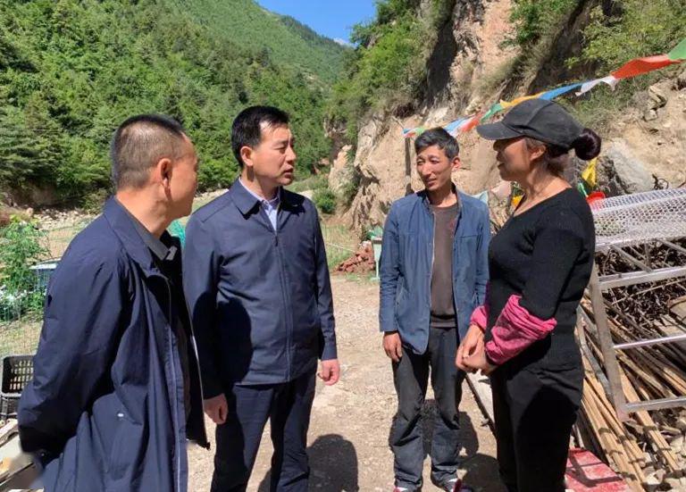 甘肃舟曲县21名干部职务变动，免职与调岗的背后原因探究