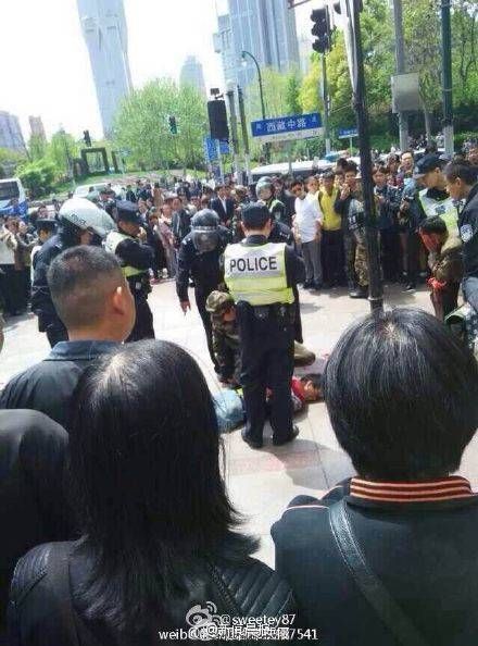 上海街头女子持刀事件深度解析