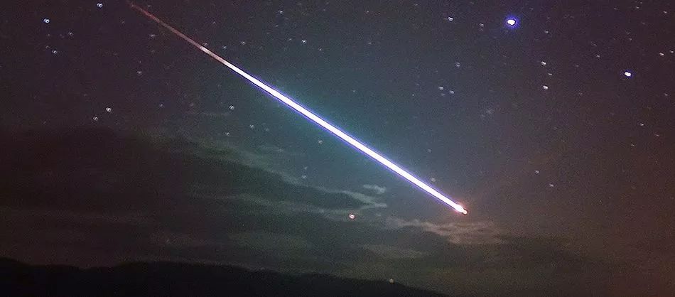 广东上空现火流星，夜空中的绚烂奇迹