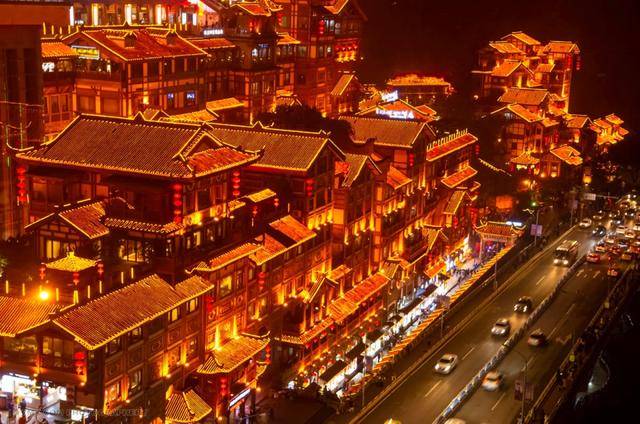 重庆洪崖洞典故，探寻千年古洞的神秘面纱