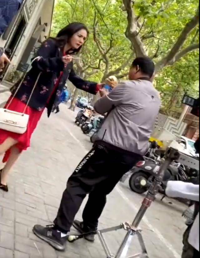 杨幂拍戏现场，探班日记与粉丝心声