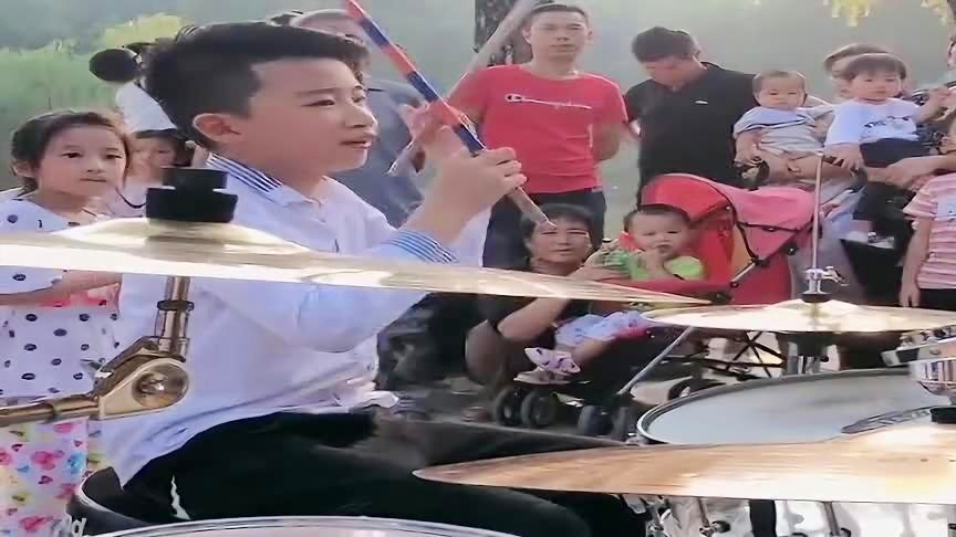 小男孩表演节目遭遇波折，罢工背后的故事