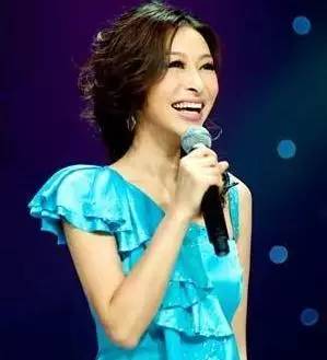 黄英自曝曾为红白喜事表演经历，一场20元的记忆