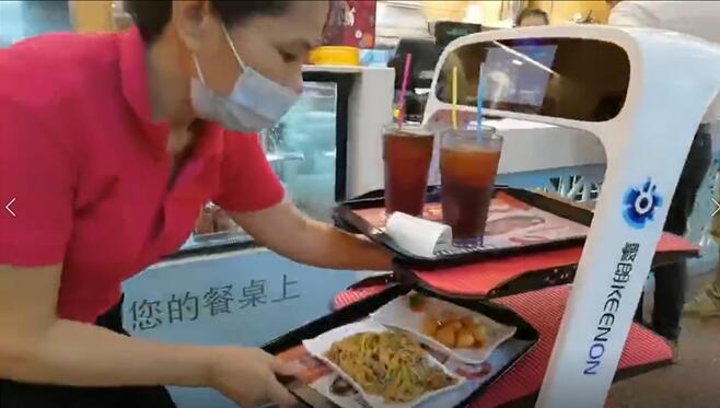 酒店送餐机器人的费用解析