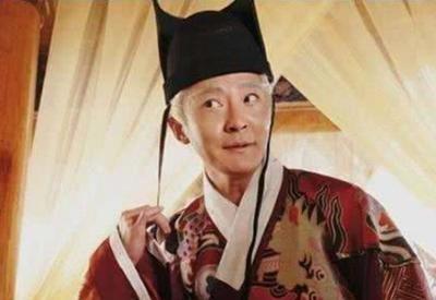 你有你的官服，我有我的学士服