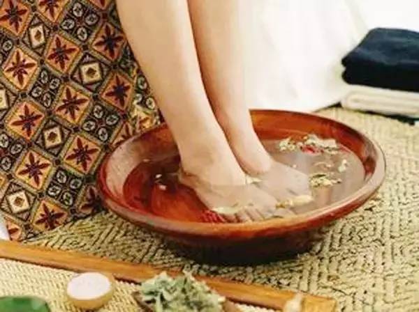 独居女生用花椒泡脚竟把自己泡进医院？一探究竟