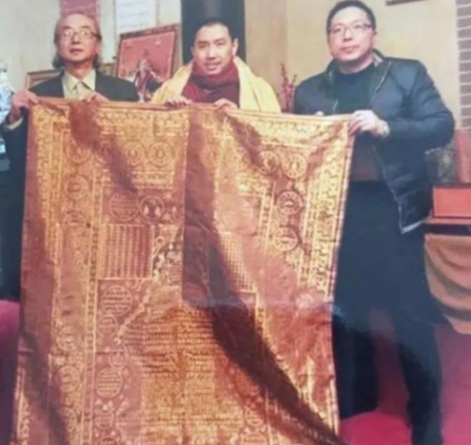 裹尸布拍卖，历史、争议与反思