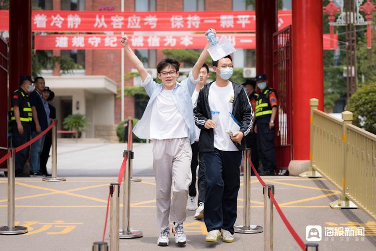 第一个走出考场的勇者