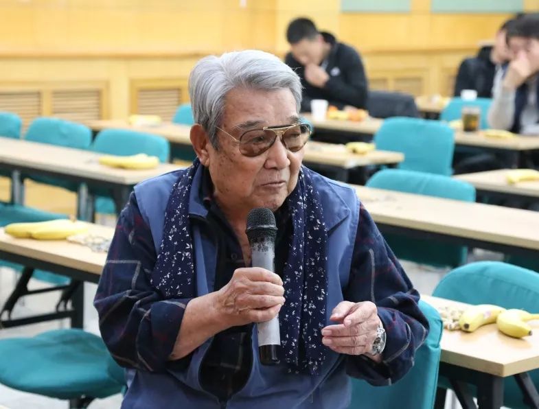 退休老教授的非凡人生