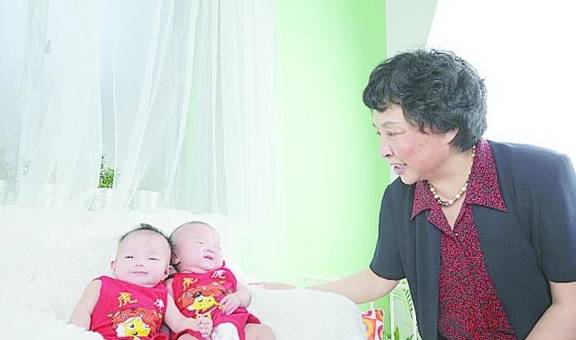 失独母亲的奇迹，六十岁双胞胎诞生与孩子的中考之路