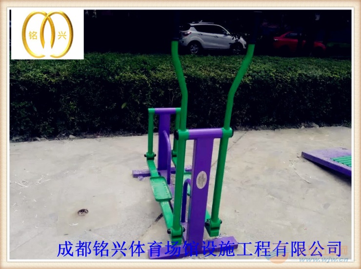公共健身器材的实用性与价值探讨