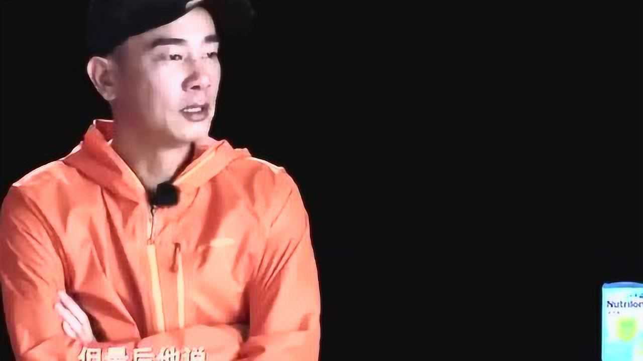Jasper暖心为陈小春打气，友情的力量与信念的支撑