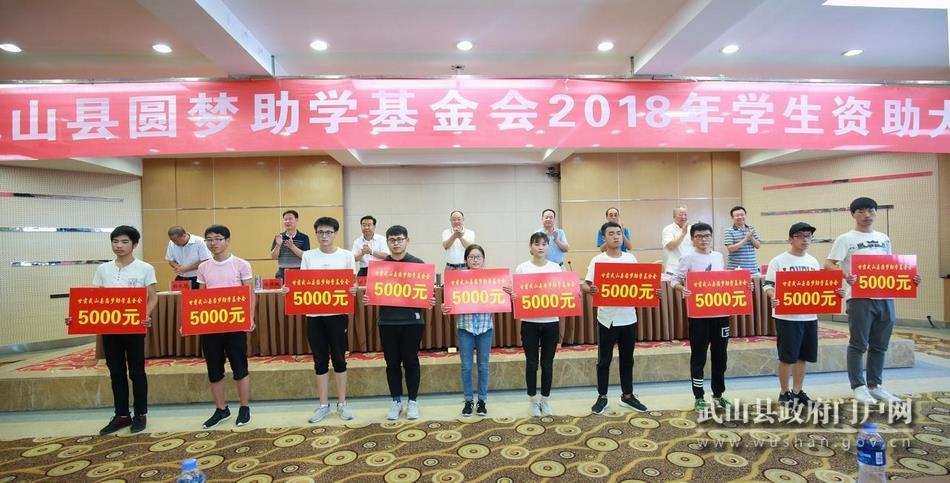 男大学生发视频，网友在线诊疗，网络时代的互动健康话题