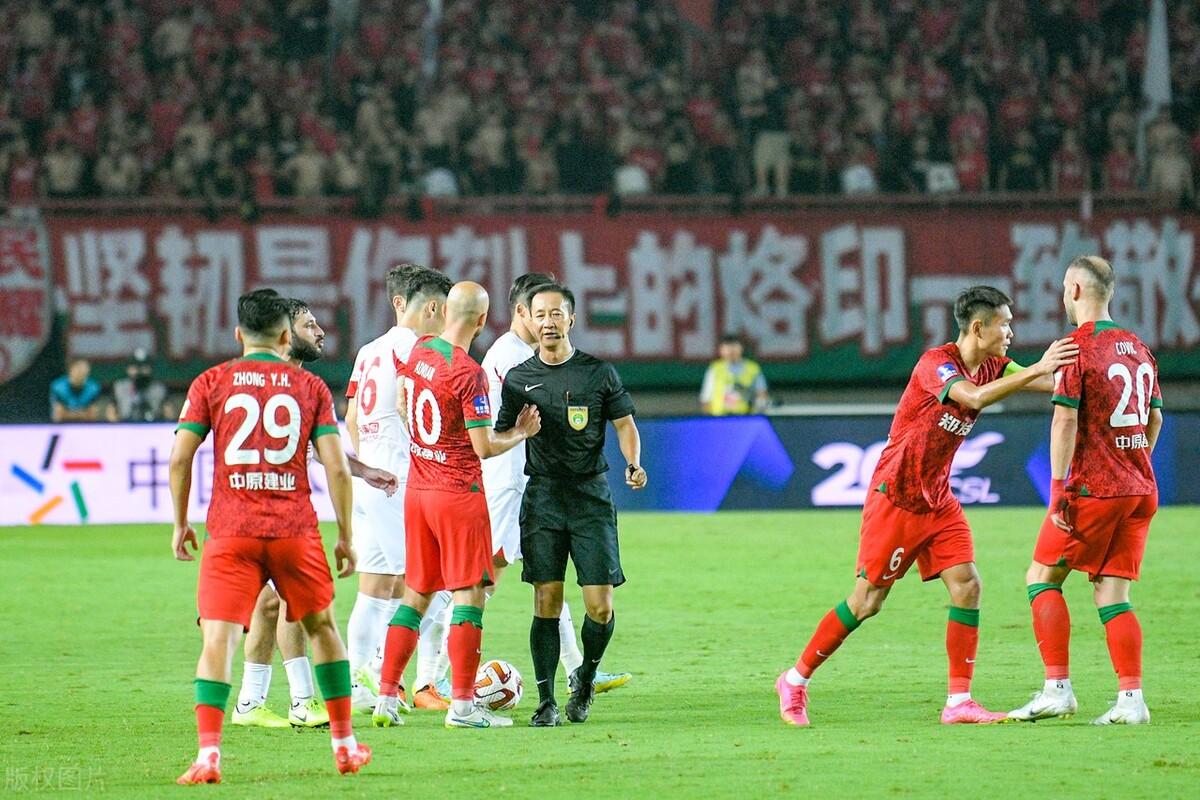 上海海港霸气侧漏，3-1击败河南队，五轮不败展现超强实力