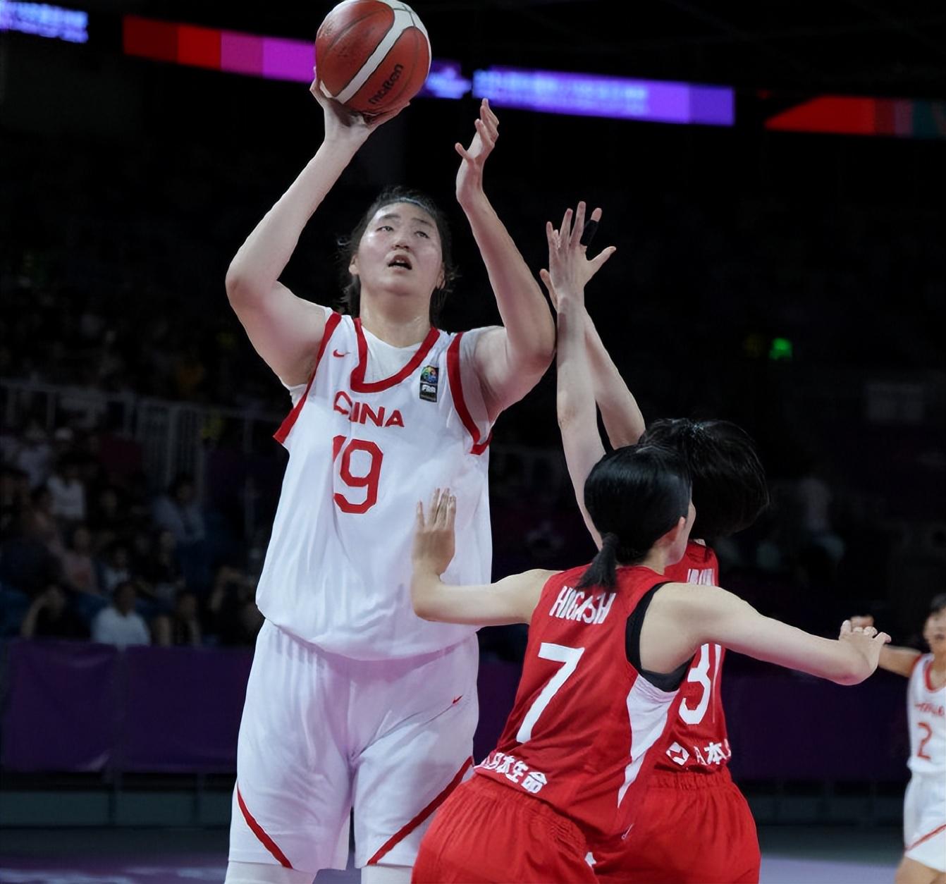 张子宇16分 中国女篮大胜日本女篮