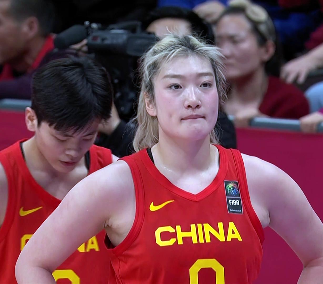 李梦落选中国女篮，谁损失最大？