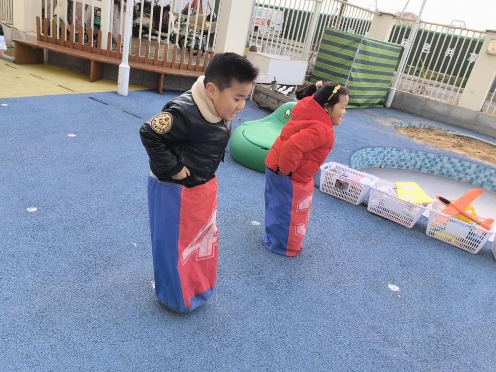幼儿园小班跳袋的玩法大揭秘