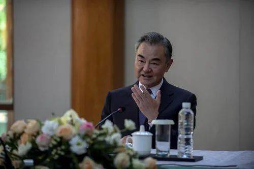 王毅同伊朗外长通话，深化中伊合作，共谋地区稳定