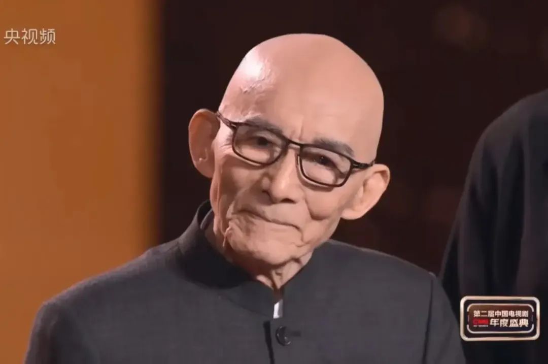 游本昌笑着哭的视频背后的故事与启示