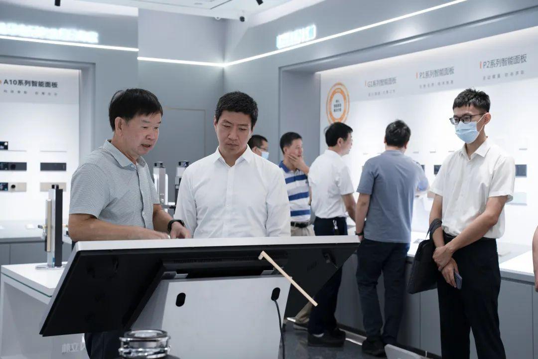 龙芯发布新一代处理器，引领国产芯片产业迈入新纪元