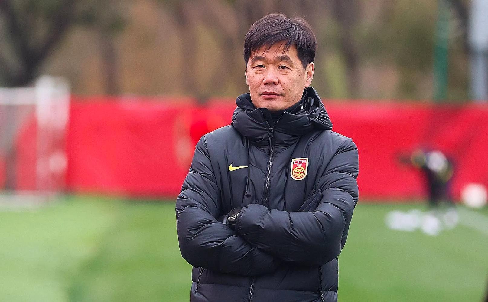 国足代理主教练，挑战与机遇并存